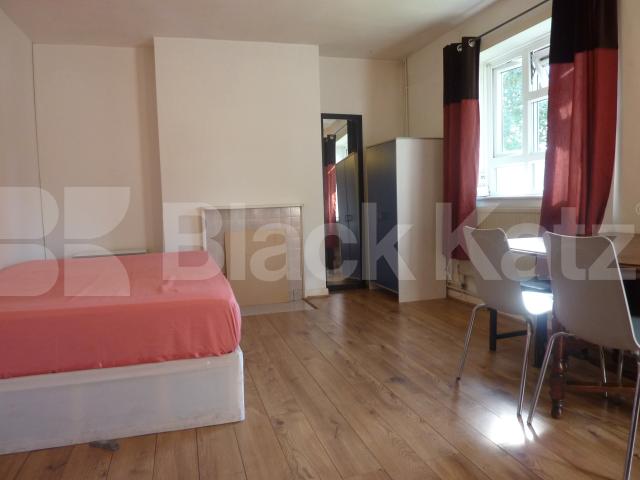 			3 / 4 BED BY CAMDEN MARKET!  , 3 Bedroom, 1 bath, 1 reception Flat			 Hawley Road, CAMDEN